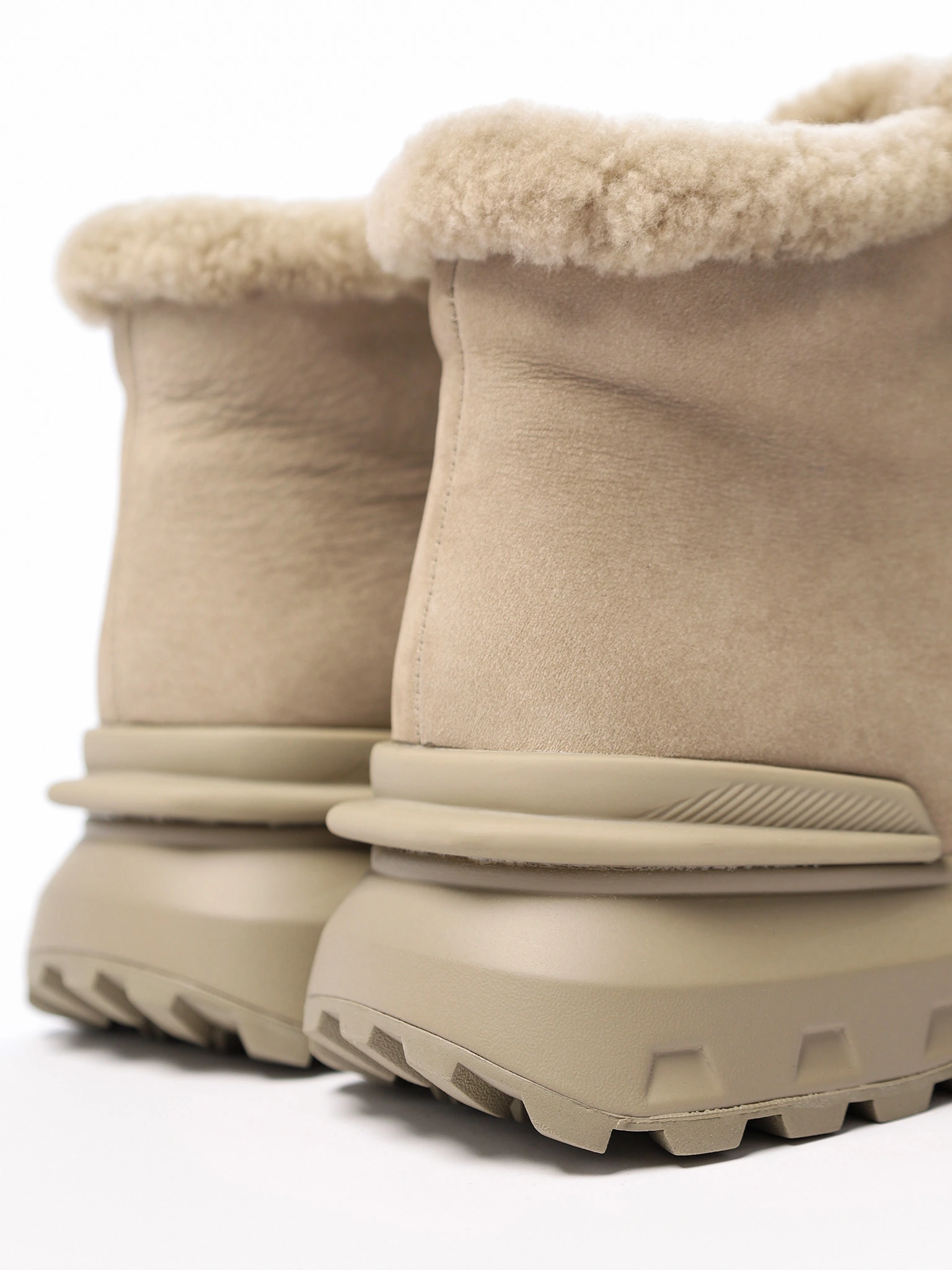 Ботинки цвета хаки на рельефной подошве